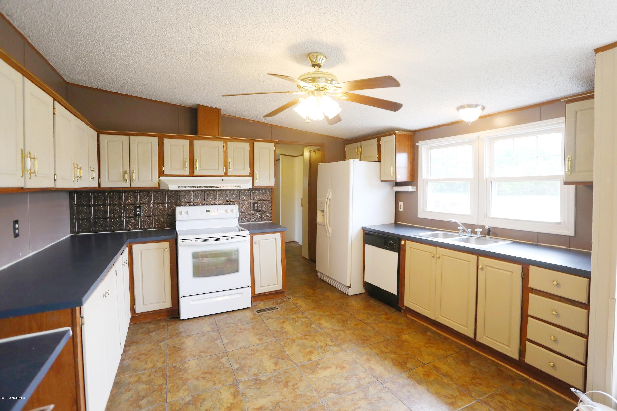 1833 Riggs Road Maysville, NC 28555 - Photo 7 of 28 7