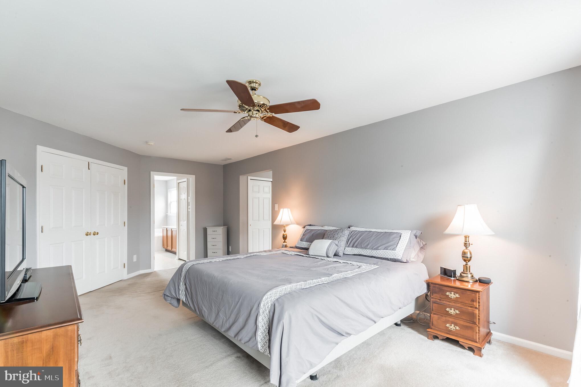 8 Lexington Park Road Sicklerville, NJ 08081 - Photo 19 of 33 Au-pair Master suite