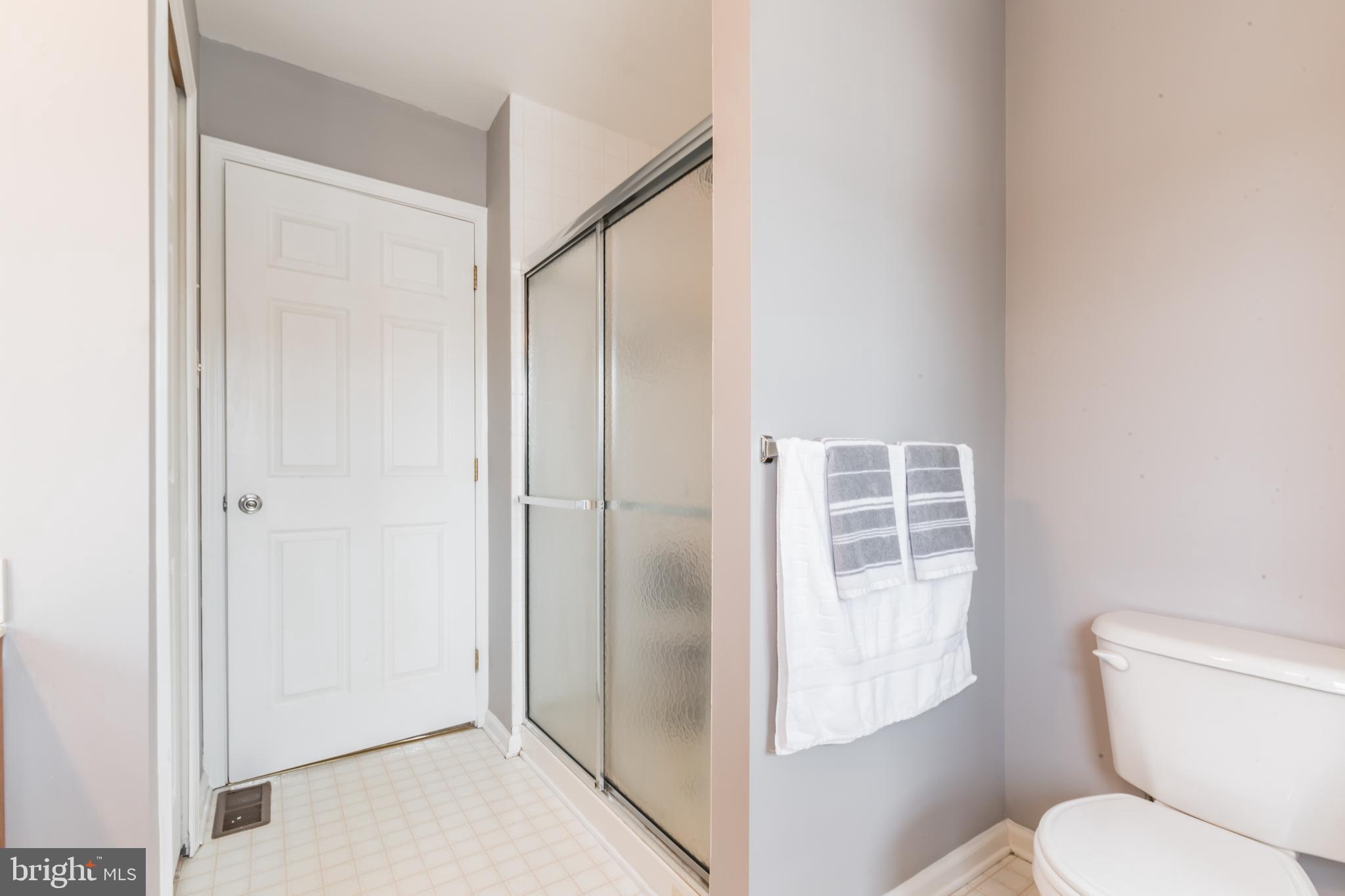 8 Lexington Park Road Sicklerville, NJ 08081 - Photo 23 of 33 Master bath shower