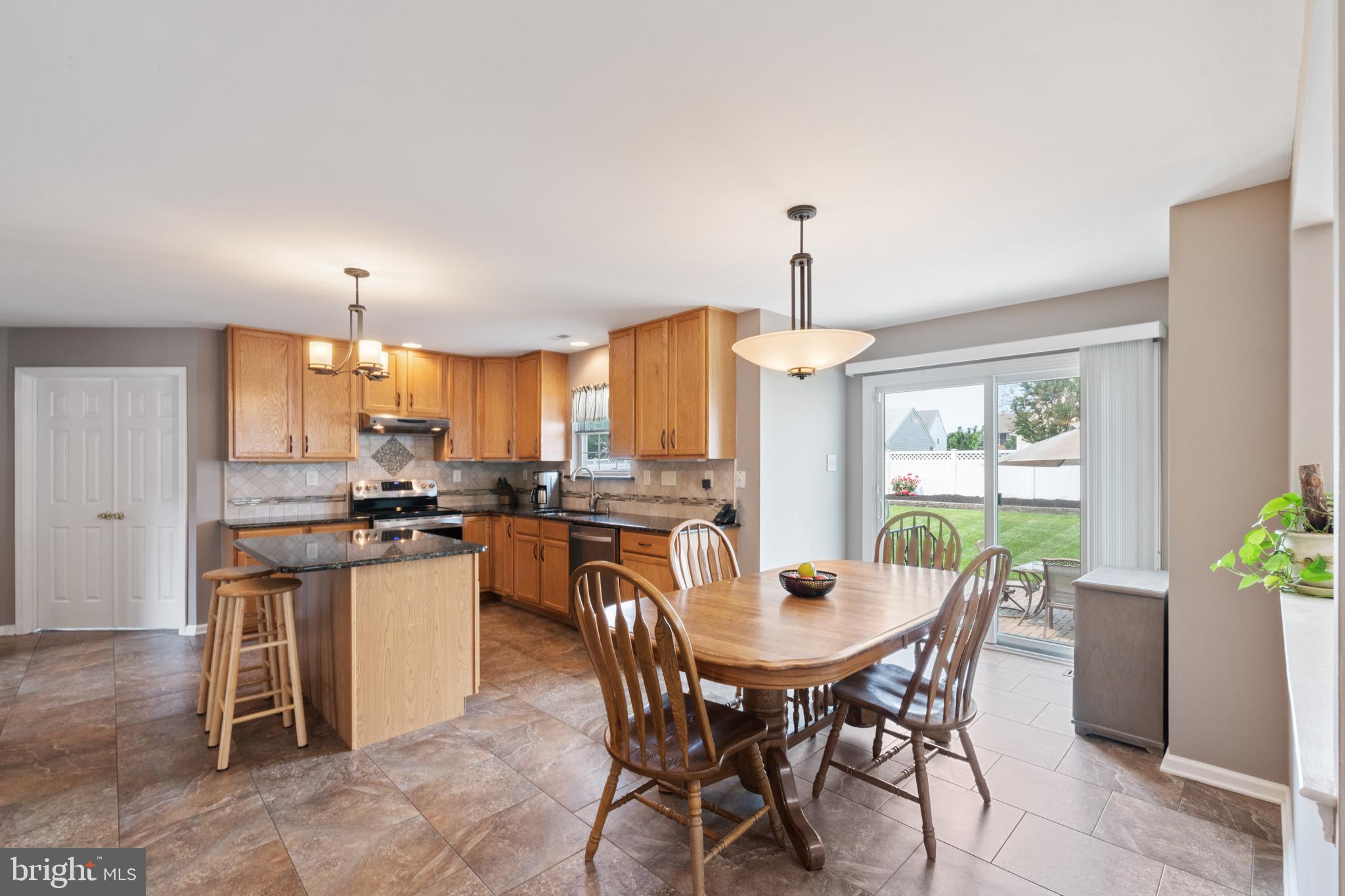8 Lexington Park Road Sicklerville, NJ 08081 - Photo 5 of 33 Kitchen eat-in area with sliding doors to patio
