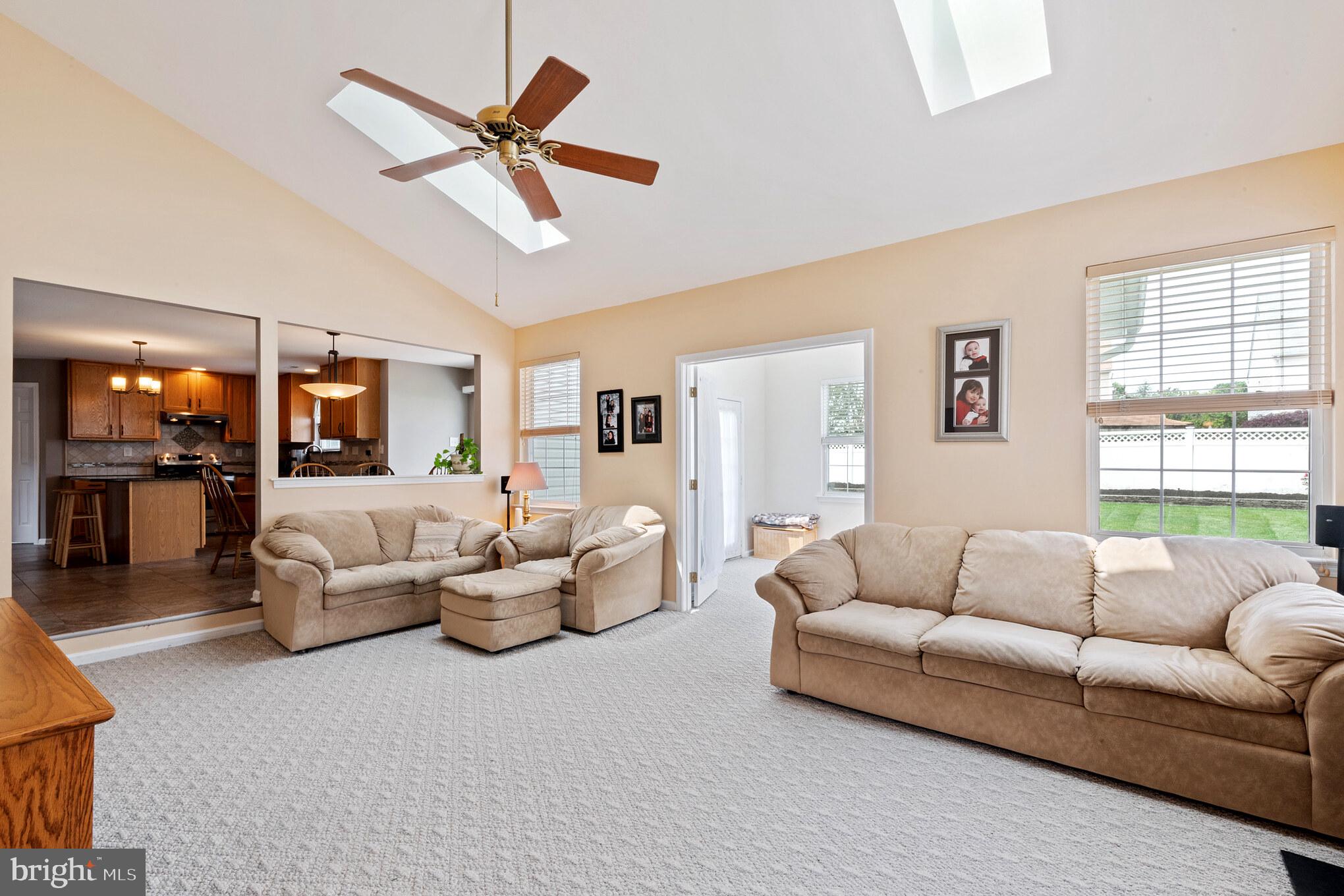 8 Lexington Park Road Sicklerville, NJ 08081 - Photo 6 of 33 Great room