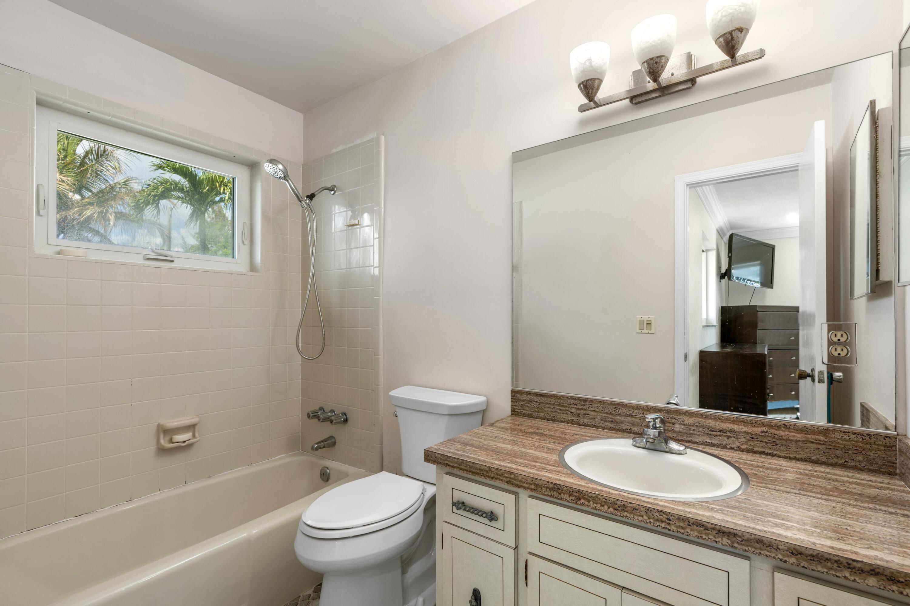 1570 Southwest 10th Street Boca Raton, FL 33486 - Photo 11 of 40 Primary Bathroom