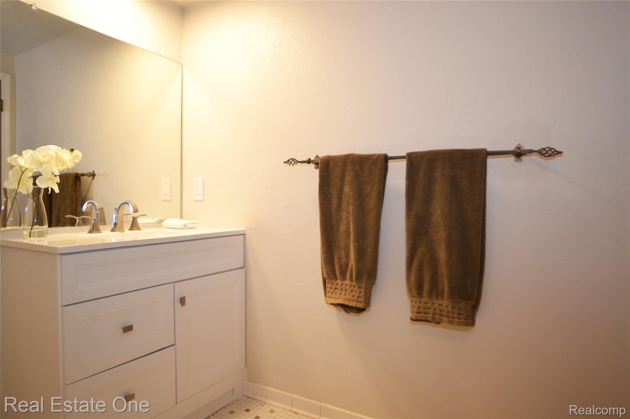 33877 Hunters Pointe Road Farmington, MI 48331 - Photo 25 of 44 DSC_0130.jpg