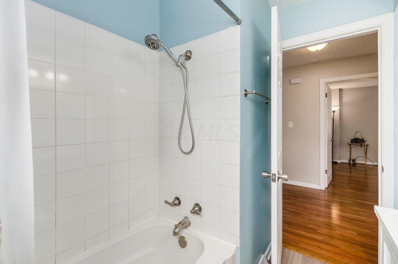 2025 Zollinger Road Columbus, OH 43221 - Photo 14 of 53 L_2025_Zollinger_Rd041
