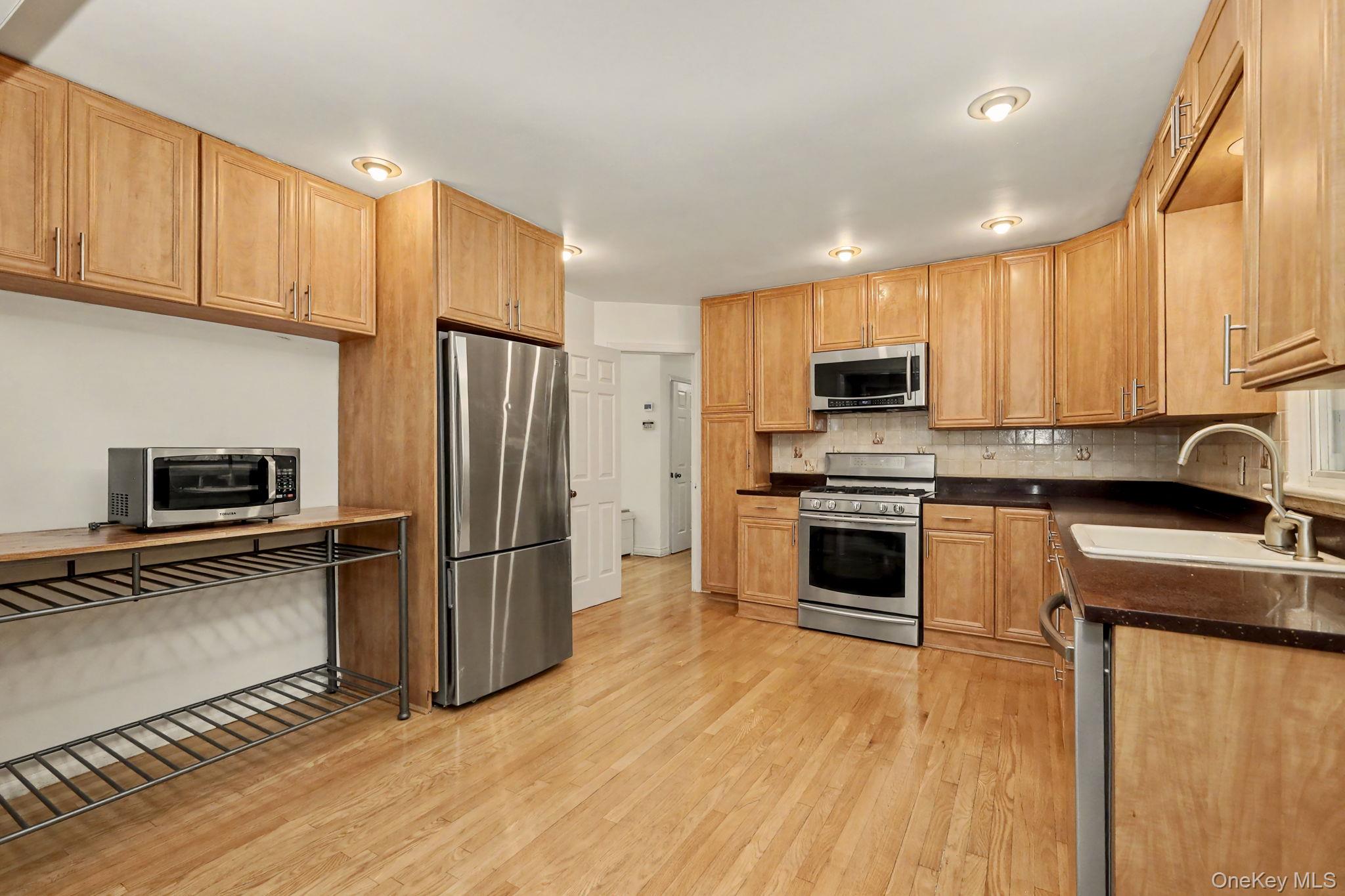 26 Midvale Road Hartsdale, NY 10530 - Photo 8 of 26