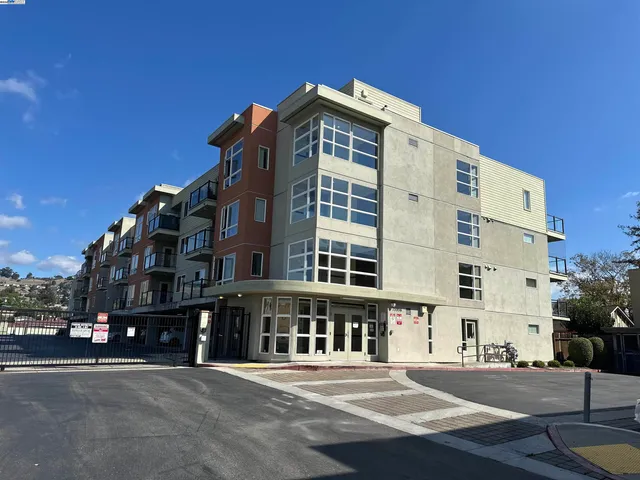 $520,000 | 15956 East 14th Street, Unit 303, San Leandro, CA 94578
