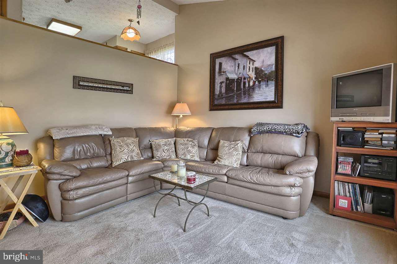 228 Regent Road Harrisburg, PA 17112 - Photo 3 of 25 Gallery Image 3