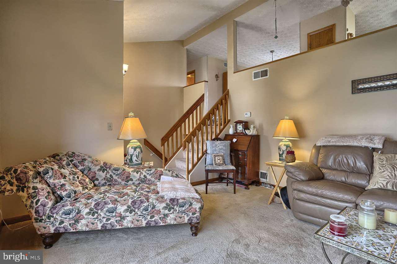 228 Regent Road Harrisburg, PA 17112 - Photo 4 of 25 Gallery Image 4