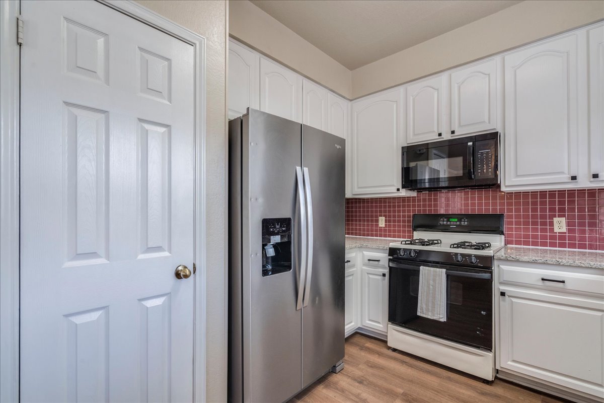 9300 Tea Rose Trail Austin, TX 78748 - Photo 12 of 33 Culinary delights await in this modern kitchen with pristine white cabinetry and granite countertops.