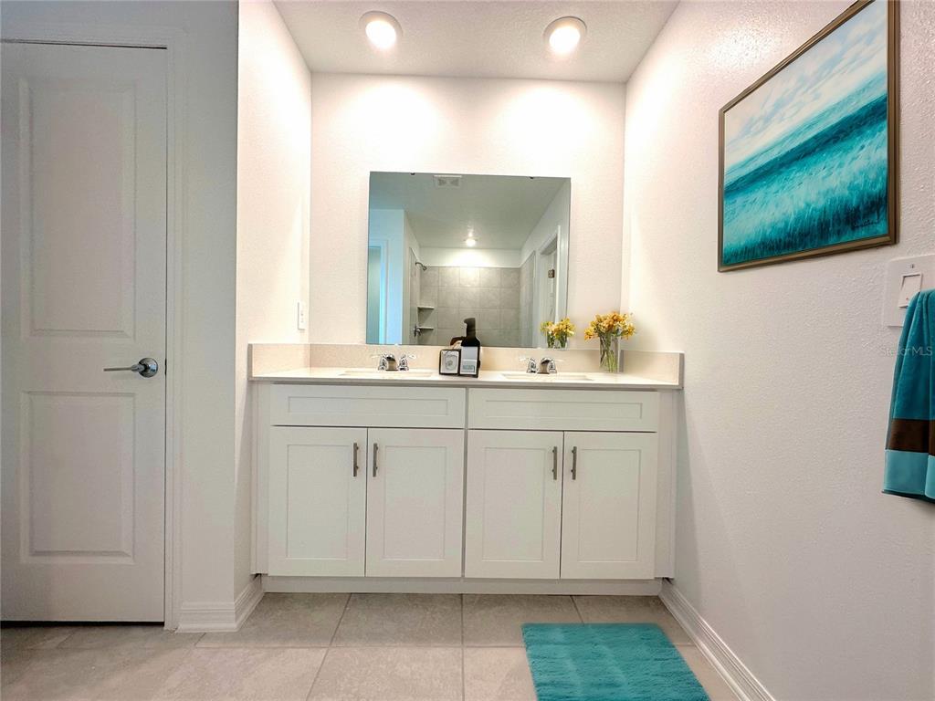118 Inman Boulevard Winter Haven, FL 33881 - Photo 14 of 19 a bathroom with a sink vanity and mirror