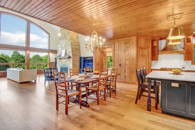 $1,825,000 | 5949 Korback Road, Spring Green, WI 53588