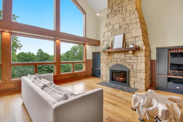 $1,825,000 | 5949 Korback Road, Spring Green, WI 53588