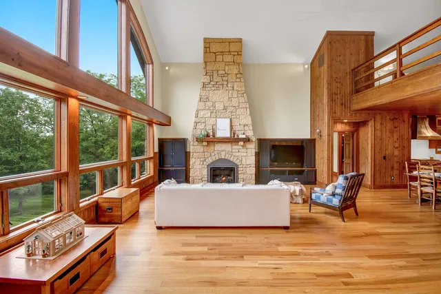 $1,825,000 | 5949 Korback Road, Spring Green, WI 53588