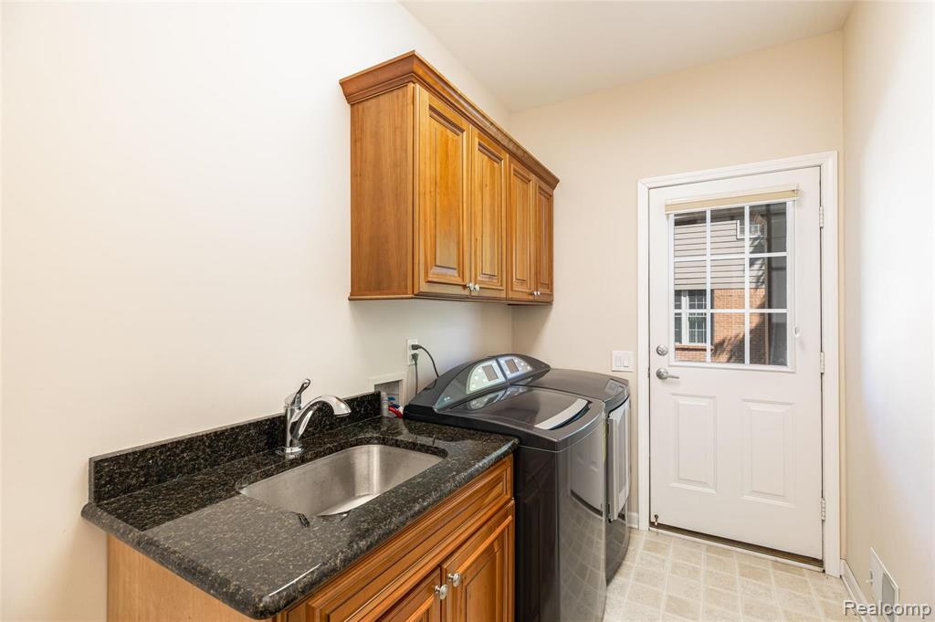 48286 Antique Road Canton, MI 48187 - Photo 26 of 45