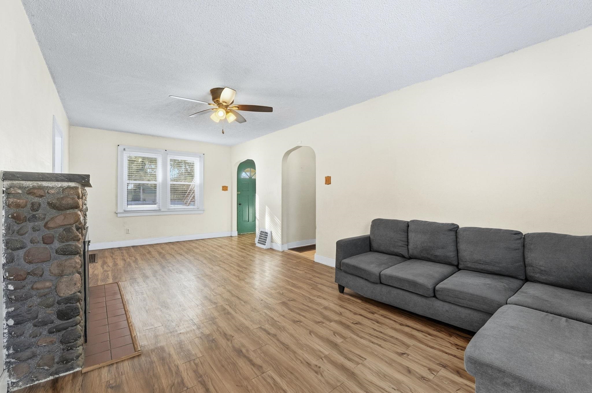 5330 Bluffton Road Fort Wayne, IN 46809 - Photo 6 of 36