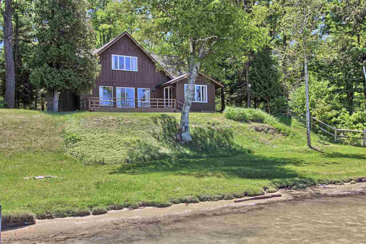 8758 South Dunns Farm Road Maple City, MI 49664 - Photo 11 of 59 1834335-10.JPG