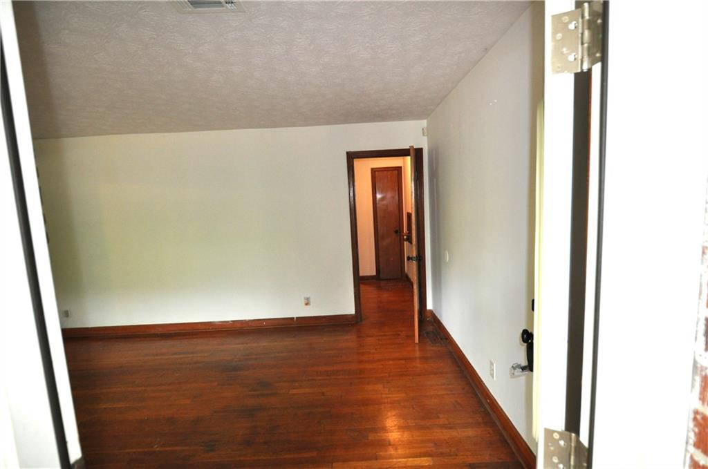 486 Pegg Road Southwest Atlanta, GA 30315 - Photo 4 of 25