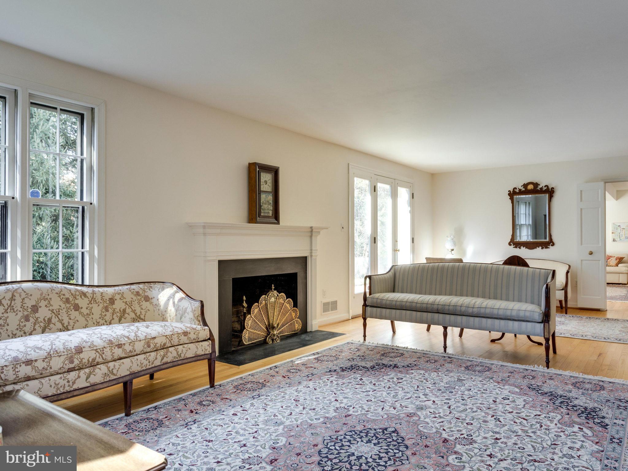 6013 Overlea Road Bethesda, MD 20816 - Photo 11 of 27 Living Room