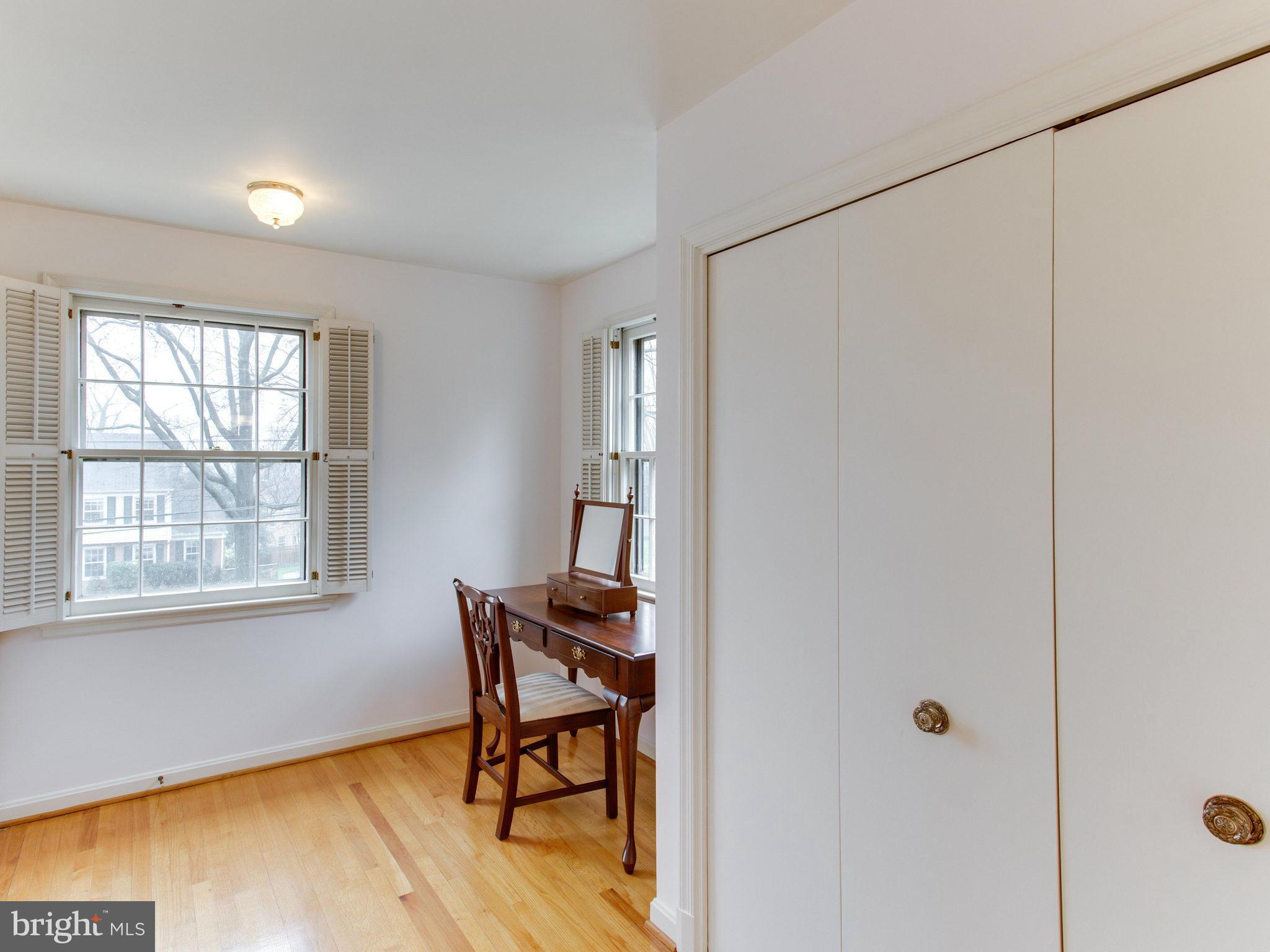 6013 Overlea Road Bethesda, MD 20816 - Photo 21 of 27 Dressing Room