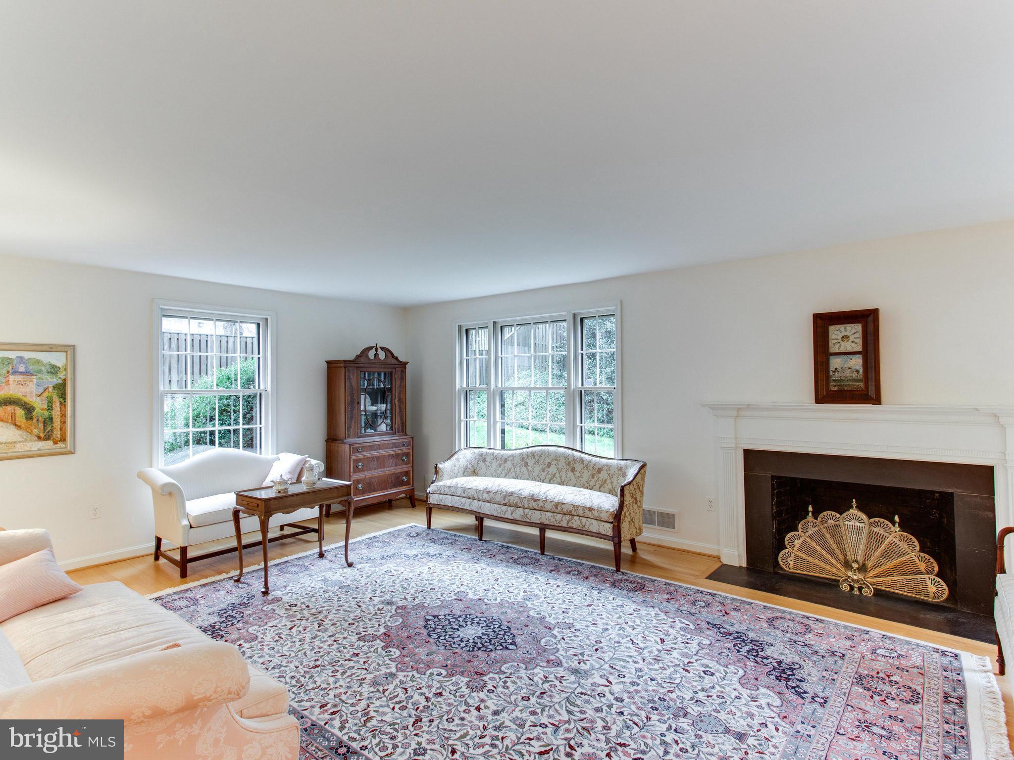 6013 Overlea Road Bethesda, MD 20816 - Photo 9 of 27 Living Room