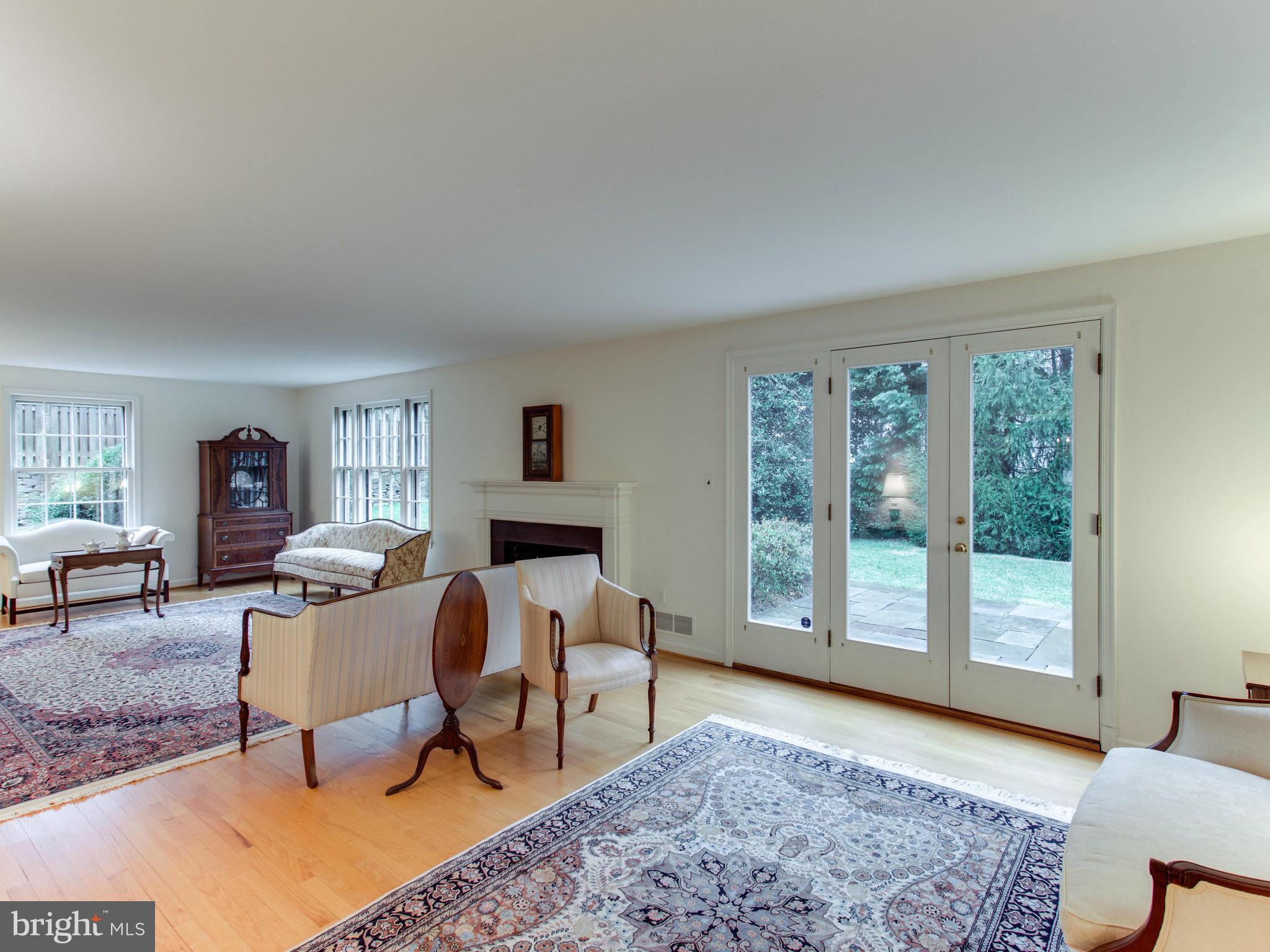 6013 Overlea Road Bethesda, MD 20816 - Photo 10 of 27 Living Room