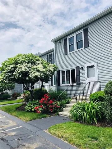 $2,280 | 220 Park Street, Unit 8, North Attleboro, MA 02760