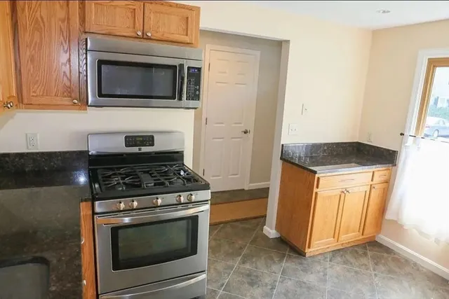 $2,280 | 220 Park Street, Unit 8, North Attleboro, MA 02760