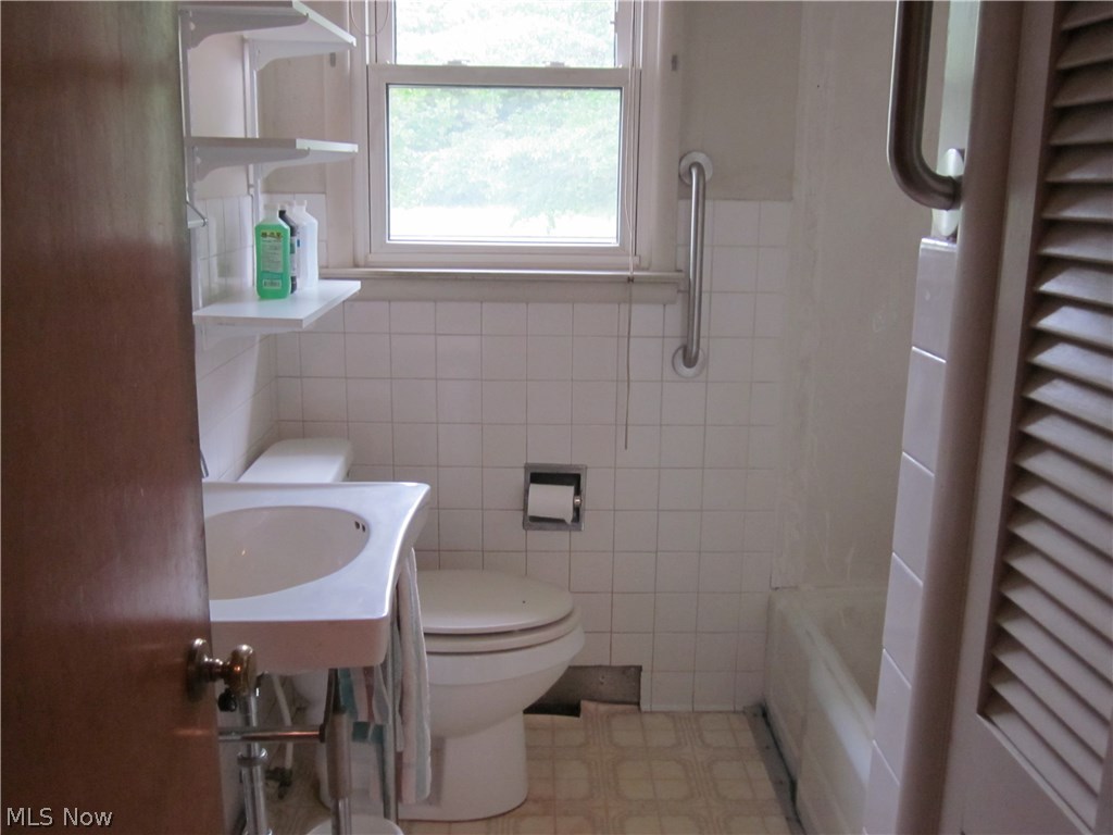 9215 Corbett Road Diamond, OH 44412 - Photo 9 of 17