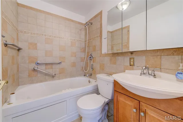 $162,500 | 2283 Hudson Road, St. Louis, MO 63136