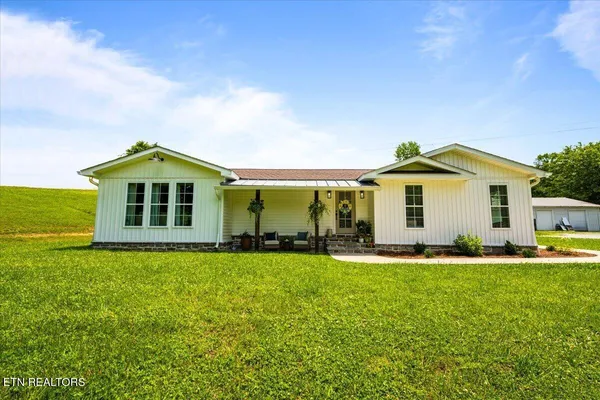 $550,000 | 211 Pump Hollow Road, Speedwell, TN 37870