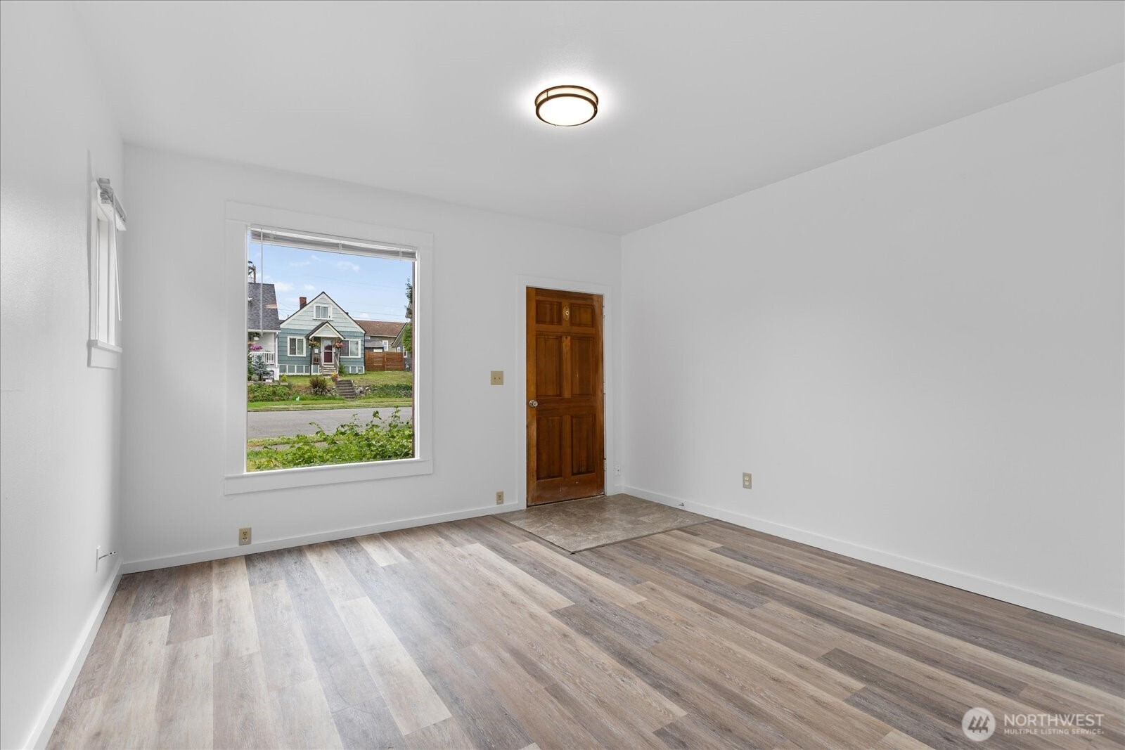 2307 Rockefeller Avenue Everett, WA 98201 - Photo 3 of 28