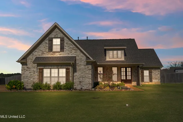$359,500 | 309 Garrison Drive, Senatobia, MS 38668