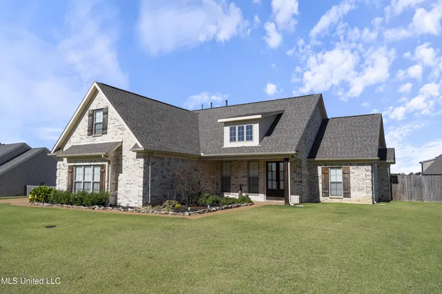 $359,500 | 309 Garrison Drive, Senatobia, MS 38668