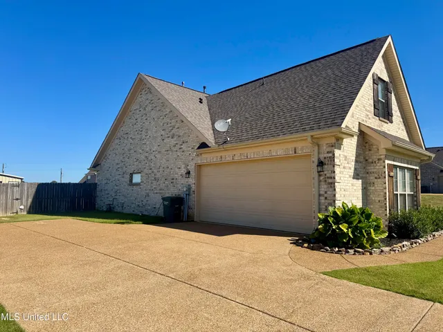 $359,500 | 309 Garrison Drive, Senatobia, MS 38668