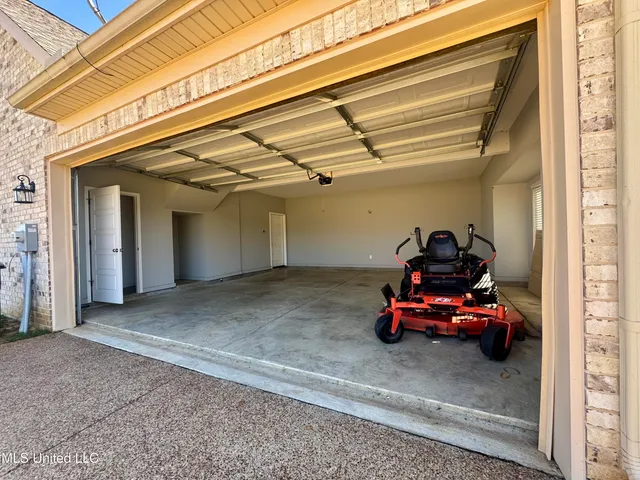 $359,500 | 309 Garrison Drive, Senatobia, MS 38668