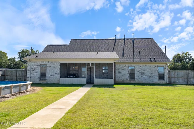$359,500 | 309 Garrison Drive, Senatobia, MS 38668