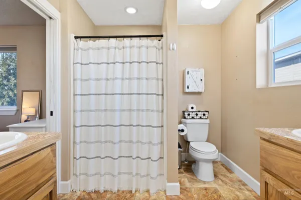 $569,000 | 3815 North 2456 East, Filer, ID 83328