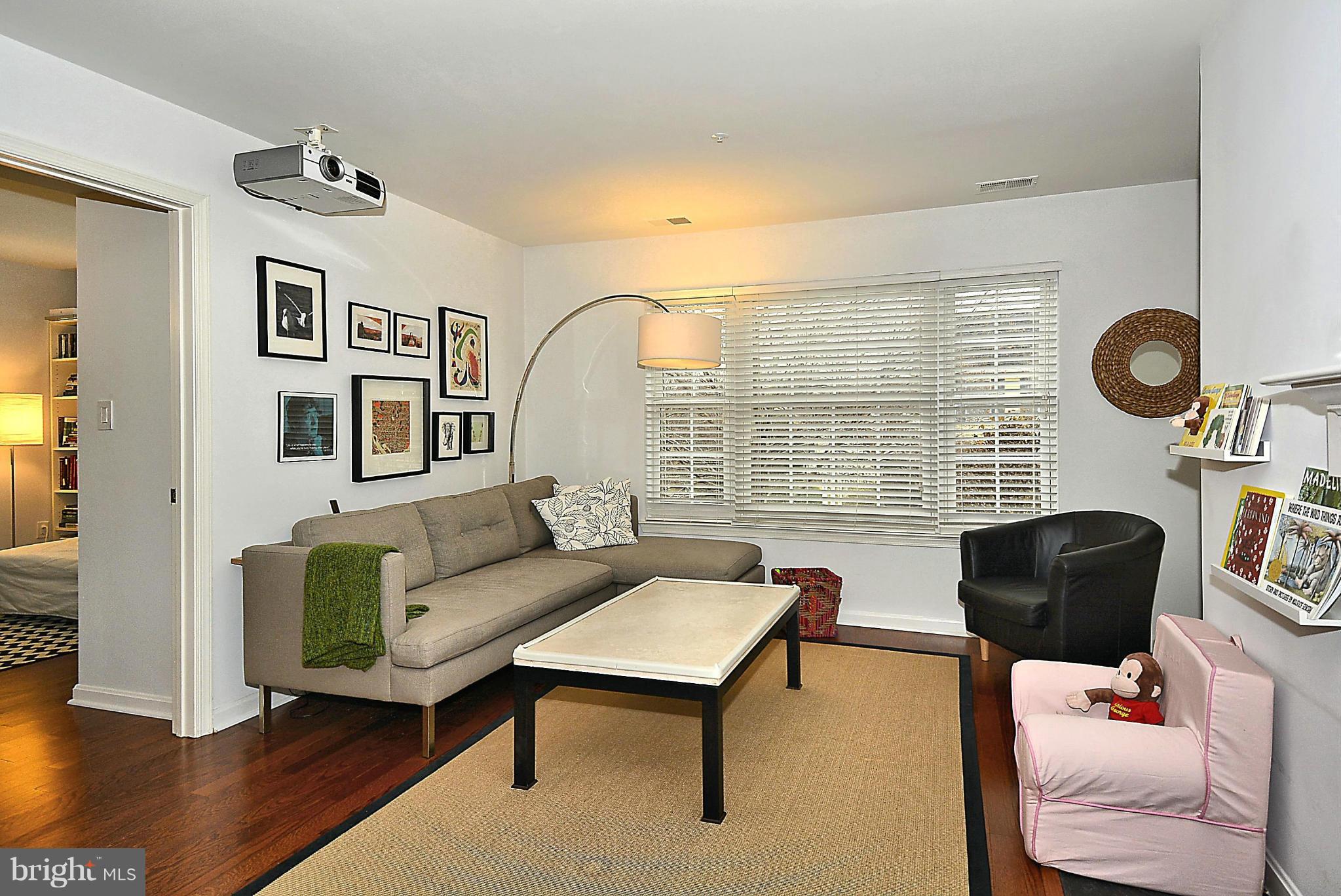413 Ridgepoint Place, Unit 16 Gaithersburg, MD 20878 - Photo 3 of 30 Living Room