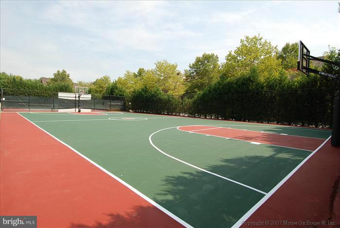 413 Ridgepoint Place, Unit 16 Gaithersburg, MD 20878 - Photo 22 of 30 Community Tennis Courts