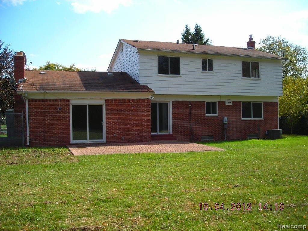 25902 Branchaster Road Farmington, MI 48336 - Photo 2 of 14 DSCN7346.JPG