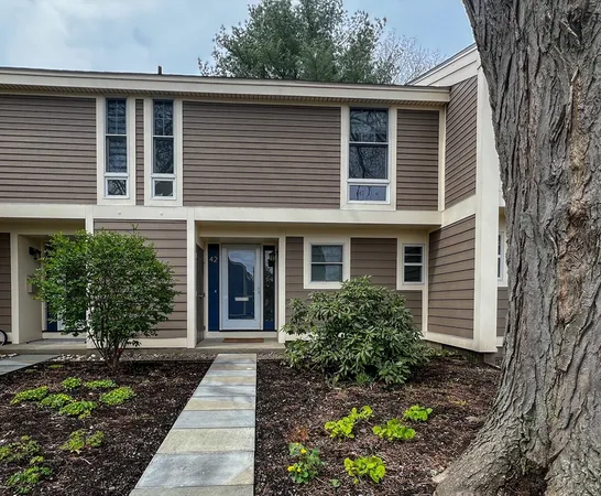 $3,800 | 11 Oak Street, Unit 42, Wellesley, MA 02482