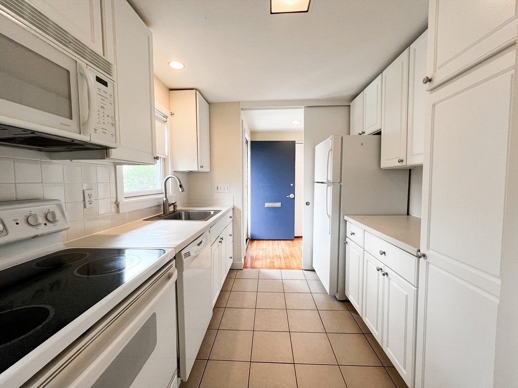 11 Oak Street, Unit 42 Wellesley, MA 02482 - Photo 9 of 15