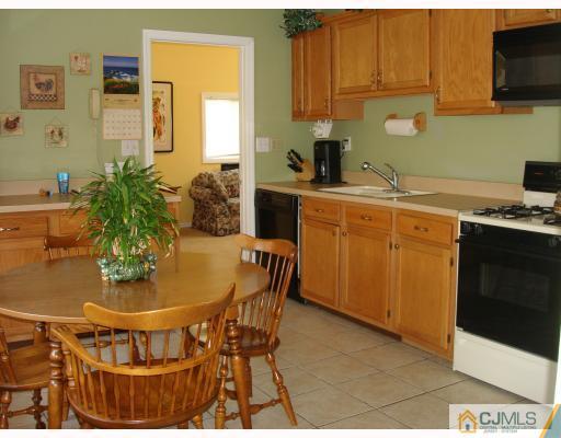 29 Cambridge Road Edison, NJ 08817 - Photo 4 of 10 a kitchen with a table and chairs in it