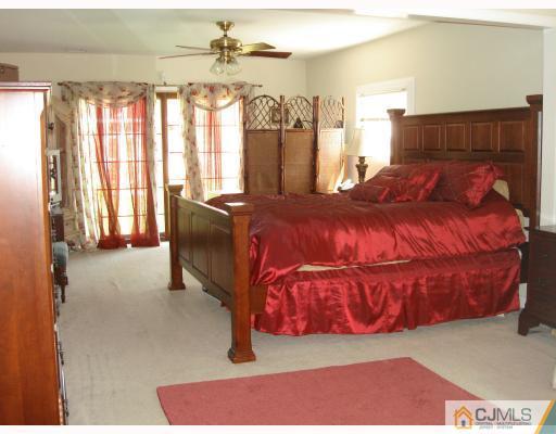 29 Cambridge Road Edison, NJ 08817 - Photo 5 of 10 a bedroom with a bed and window