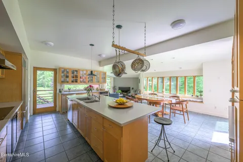 $4,500,000 | 729 Hewins Street, Sheffield, MA 01257
