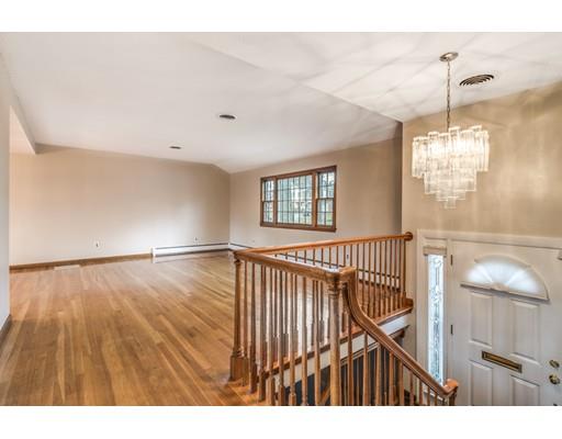 7 Sherwood Road Reading, MA 01867 - Photo 4 of 28 Gallery Image 4