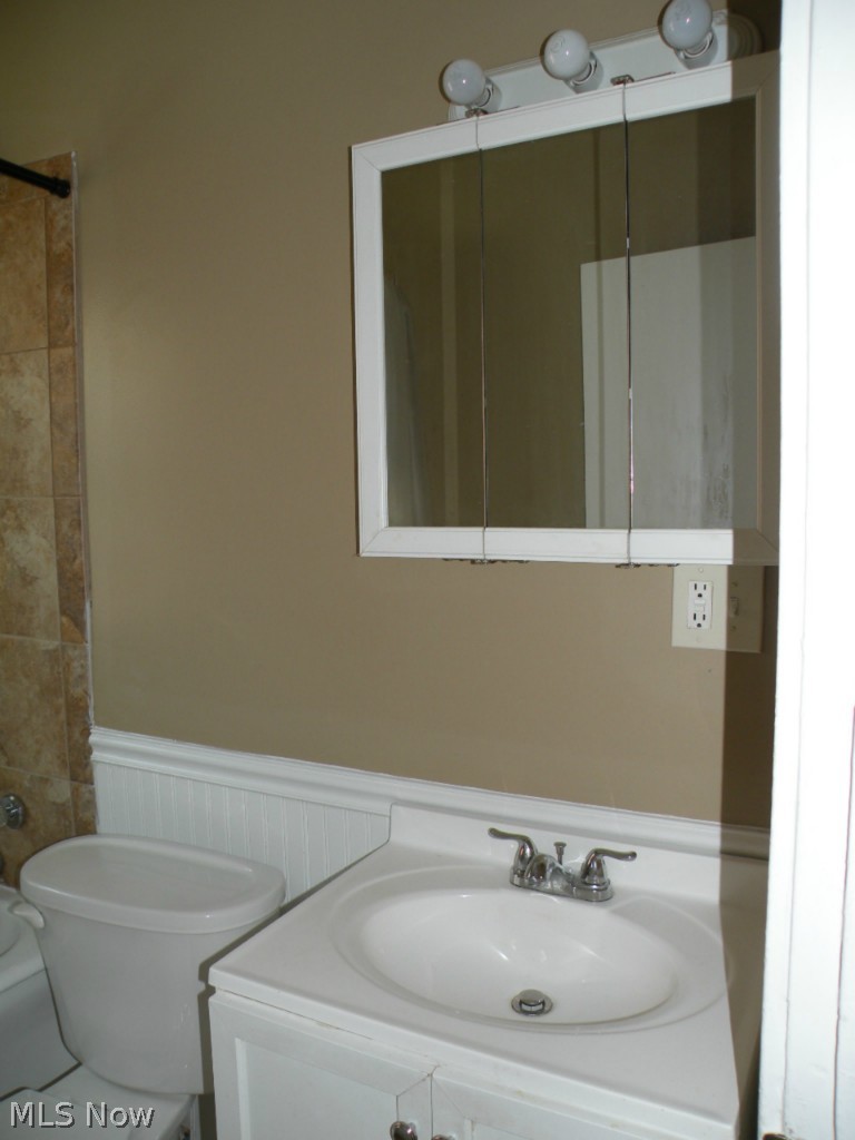 1656 Eddington Road Cleveland, OH 44118 - Photo 13 of 16