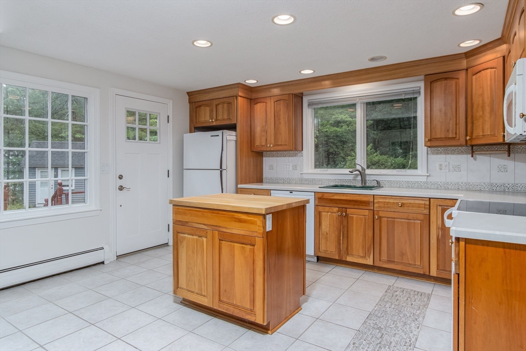 551 Old Dunstable Road Groton, MA 01450 - Photo 5 of 36