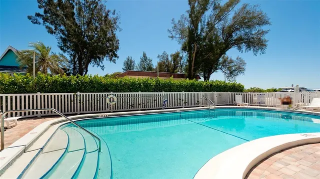 $750,000 | 100 73rd Street, Unit 101C, Holmes Beach, FL 34217