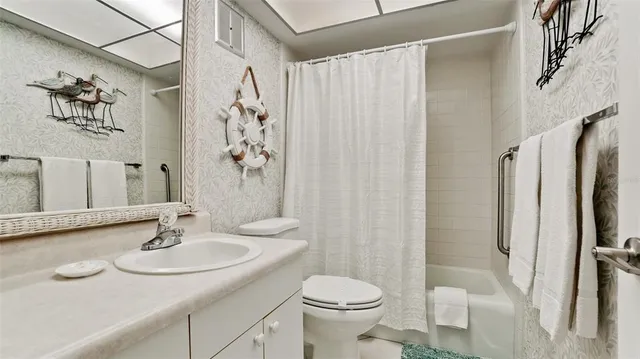 $750,000 | 100 73rd Street, Unit 101C, Holmes Beach, FL 34217